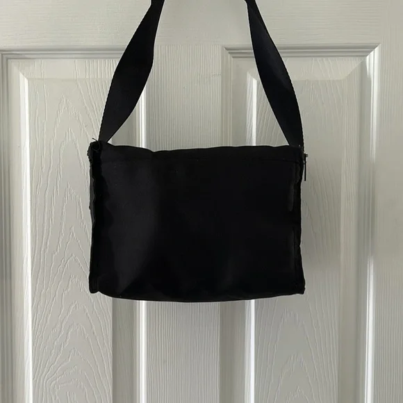 PINK Victoria Secret Lunchbox - Picture 2 of 5